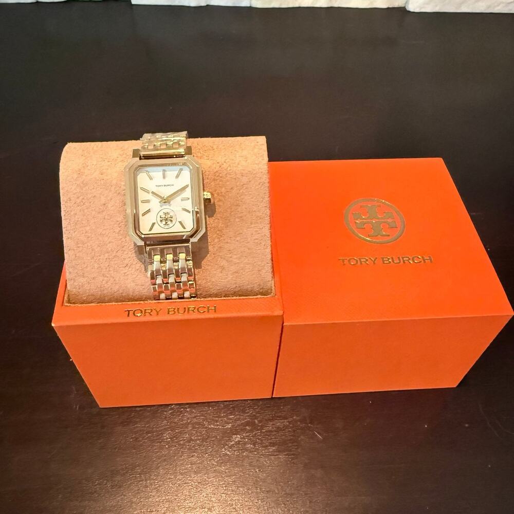 NEW‼️Tory Burch Robinson Gold Bracelet Watch TBW1500 - Picture 3 of 9
